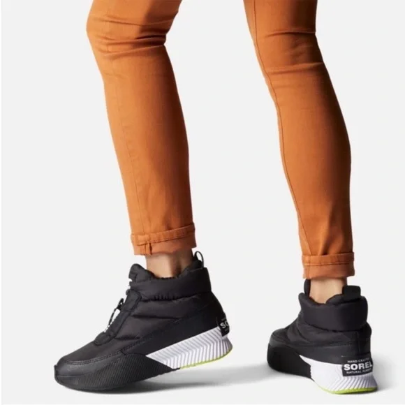 SOREL OUT N ABOUT III ANKLE ZIP BOOTIES PUFFY WATERPROOF INSULATED BOOTS… - Picture 3 of 14